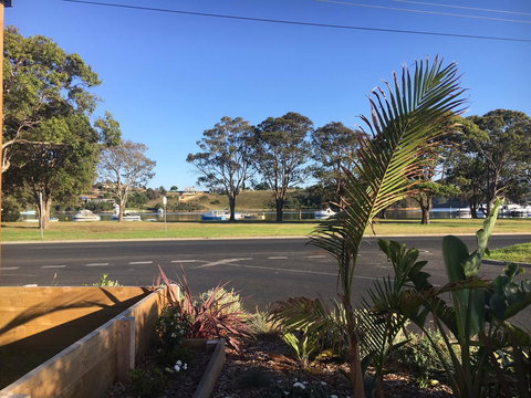The Wheelhouse - 2BR Waterfront Apt In Town - Accommodation Yamba 15