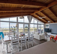 Stunning Waterfront only 10 minutes to Phillip Island - Pet Friendly - Accommodation Yamba