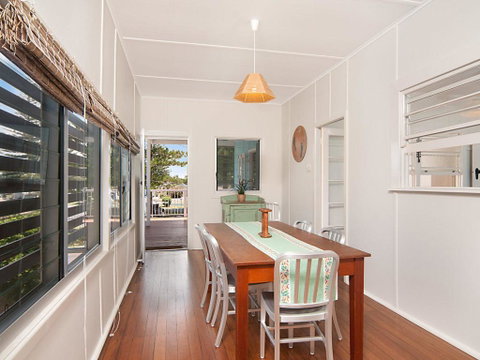The Blue House - Flat Walk To River And Beach - Accommodation Yamba 3