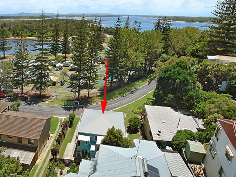 The Blue House - Flat Walk To River And Beach - Accommodation Yamba 0