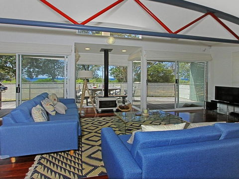 The Boathouse - Comfortable Beachfront Home - Accommodation Yamba 1