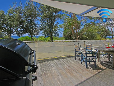 The Boathouse - Comfortable Beachfront Home - Accommodation Yamba 0