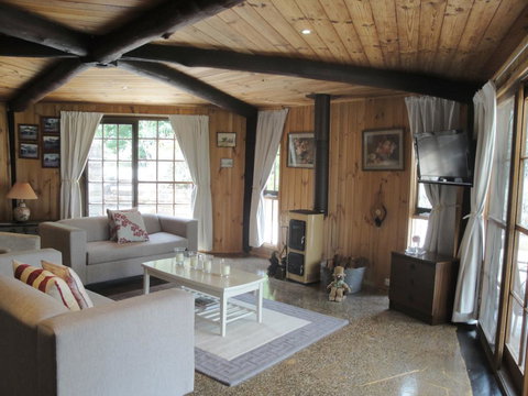 The Cottage - Accommodation Yamba 0