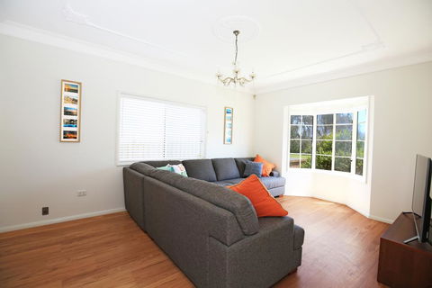 The Crescent - Pet Friendly - 1 Min To Beach - Accommodation Yamba 2