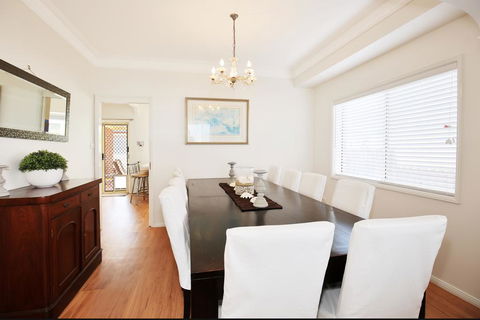 The Crescent - Pet Friendly - 1 Min To Beach - Accommodation Yamba 3