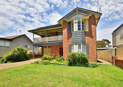 The Crescent - Pet Friendly - 1 Min To Beach - Accommodation Yamba 1