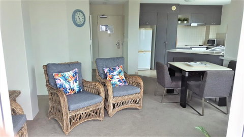 The Emerald Surfers Paradise - Accommodation Yamba 2