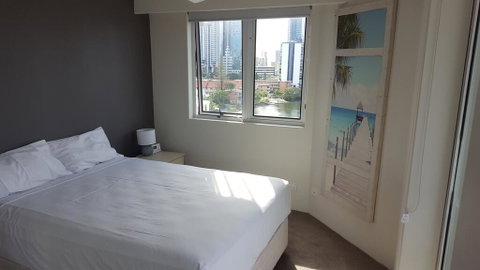 The Emerald Surfers Paradise - Accommodation Yamba 3