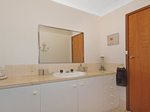 The Heights - Home Style Comforts - Accommodation Yamba 3