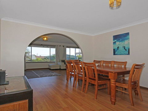 The Heights - Home Style Comforts - Accommodation Yamba 1