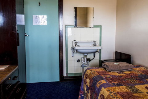 The Imperial Hotel - Accommodation Yamba 2
