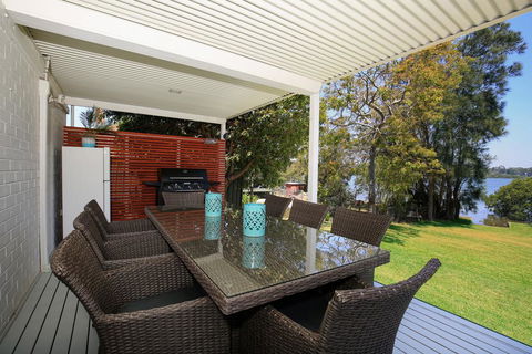 The Jetty At Culburra Beach - Pet Friendly Waterfront - Accommodation Yamba 2