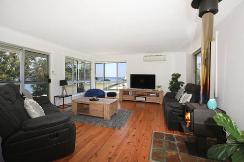 The Jetty At Culburra Beach - Pet Friendly Waterfront - Accommodation Yamba 1