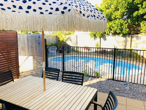 The Lazy Llama - Accommodation Yamba 2