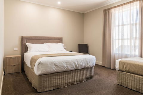 The Lighthouse Hotel - Accommodation Yamba 0