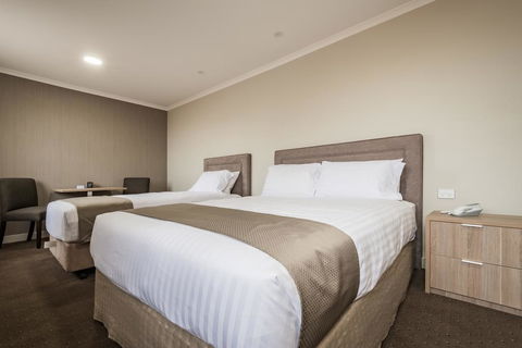 The Lighthouse Hotel - Accommodation Yamba 3
