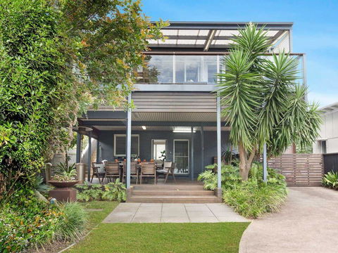 The Old Bottleshop - Waterfront, Pool Table And More - Accommodation Yamba 0