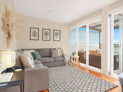 The Old Bottleshop - Waterfront, Pool Table And More - Accommodation Yamba 2