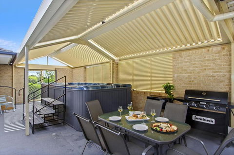 The Orient - Family & Pet Friendly - Huge Spa - Accommodation Yamba 0