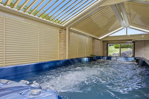 The Orient - Family & Pet Friendly - Huge Spa - Accommodation Yamba 1