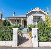 The Pearl on Prince  Stylish Cottage CBD Wifi - Accommodation Yamba