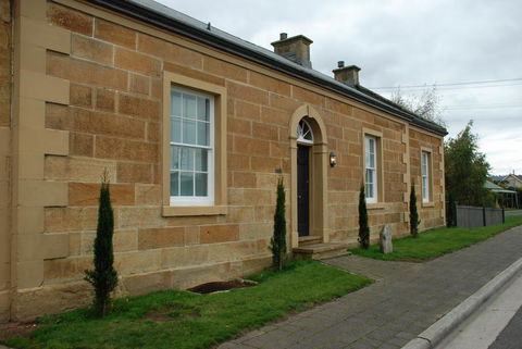The Red Feather Inn - Accommodation Yamba 1