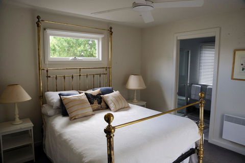The Red Feather Inn - Accommodation Yamba 0