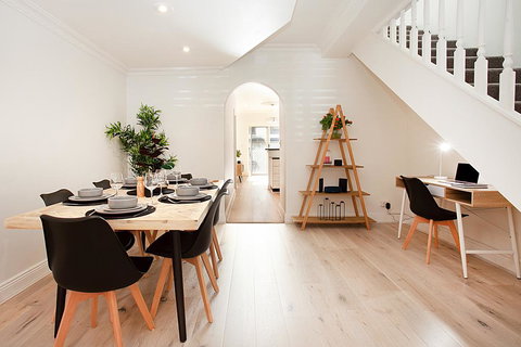 THE RENWICK - Hosted By: L'Abode Accommodation - Accommodation Yamba 3