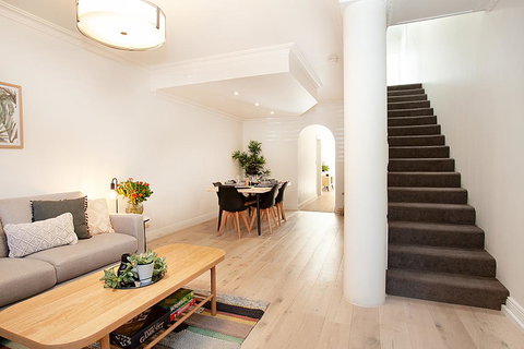 THE RENWICK - Hosted By: L'Abode Accommodation - Accommodation Yamba 1