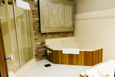 The Royal Daylesford Hotel - Accommodation Yamba 2