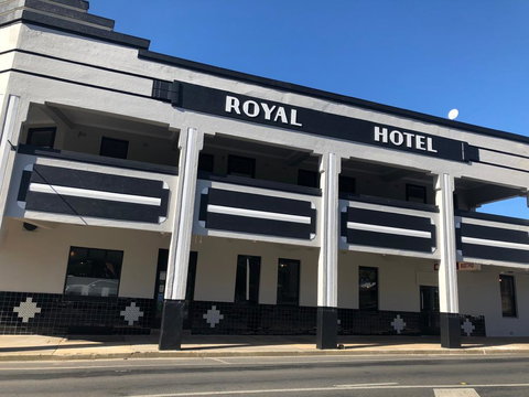 The Royal Hotel, Drouin - Accommodation Yamba 1