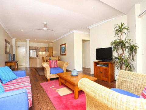 The Sands 2/20 Pacific Parade Opposite Beach Plus Air - Accommodation Yamba 3