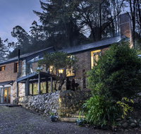 The Stone on the Hill - 3 bedroom house - Accommodation Yamba