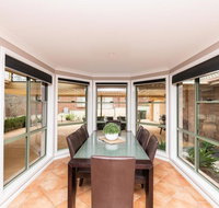 The Tinnock Entertainer Large  Comfy  Wifi - Accommodation Yamba