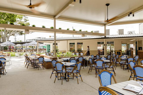 The Waterloo Bay Hotel - Accommodation Yamba 2