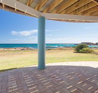 The Whale Watcher' 1/6 Birubi Lane - waterfront unit with stunning views level access - Accommodation Yamba