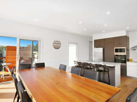 The Wharf House - Budgewoi - Accommodation Yamba 0