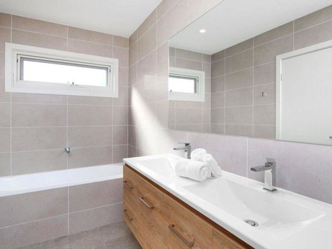 The Wharf House - Budgewoi - Accommodation Yamba 3