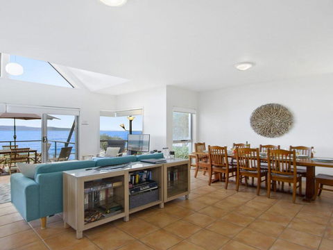 Tilbury Breeze - Ocean Views, Comfort And Style - Accommodation Yamba 3