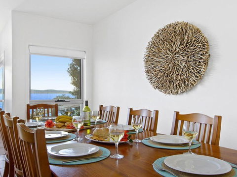 Tilbury Breeze - Ocean Views, Comfort And Style - Accommodation Yamba 2