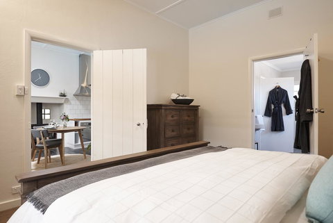 Tomfoolery Winemaker's Cottage Barossa Valley - Accommodation Yamba 2