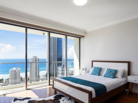 Towers Of Chevron - Private Apartments - Accommodation Yamba 2