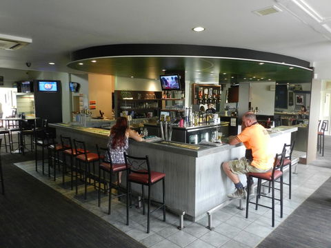 TRC Hotel - Accommodation Yamba 1