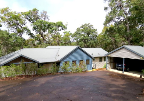 Treehouse - 3 Acre Elevated Nature Setting - Accommodation Yamba 1
