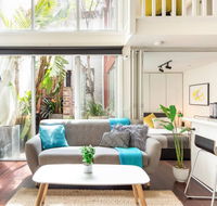 Trendy Loft Near Smith St. with Cosy Courtyard and Parking - Accommodation Yamba