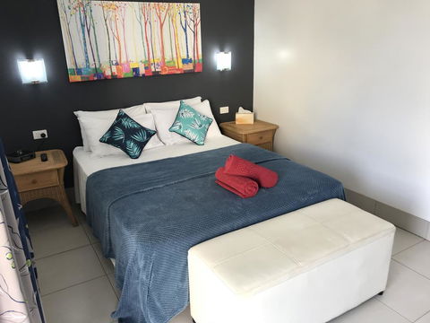 Tropical Lodge - Accommodation Yamba 0
