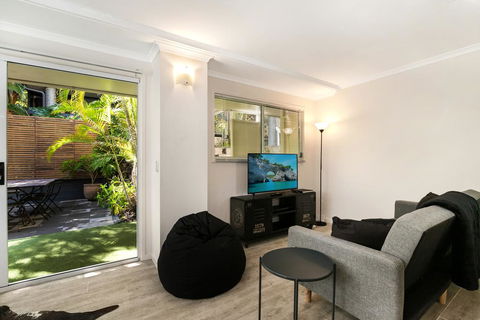 Tropical Townhouse With Two Courtyards And Pool - Accommodation Yamba 0