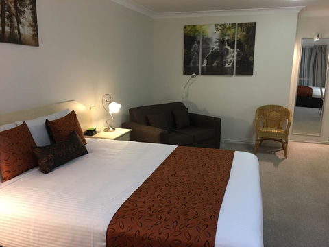Tuckerbox Motor Inn - Accommodation Yamba 0