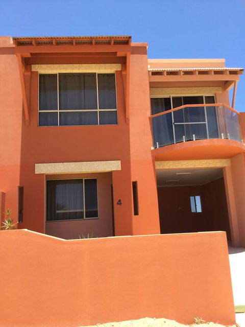 Tuscany Townhouse 3-4 - Accommodation Yamba 0