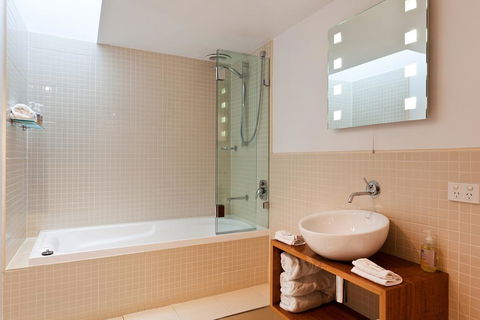 TWOFOURTWO Boutique Apartments - Accommodation Yamba 1